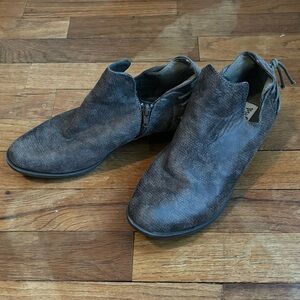 Heel Laces Ankle Booties - 8.5